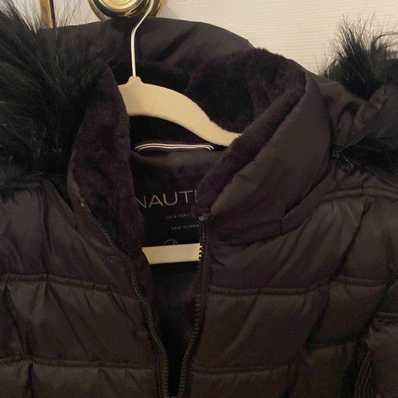 Nautica Women’s Faux fur trim , hooded mid weight puffer jacket , size medium - Picture 6 of 8